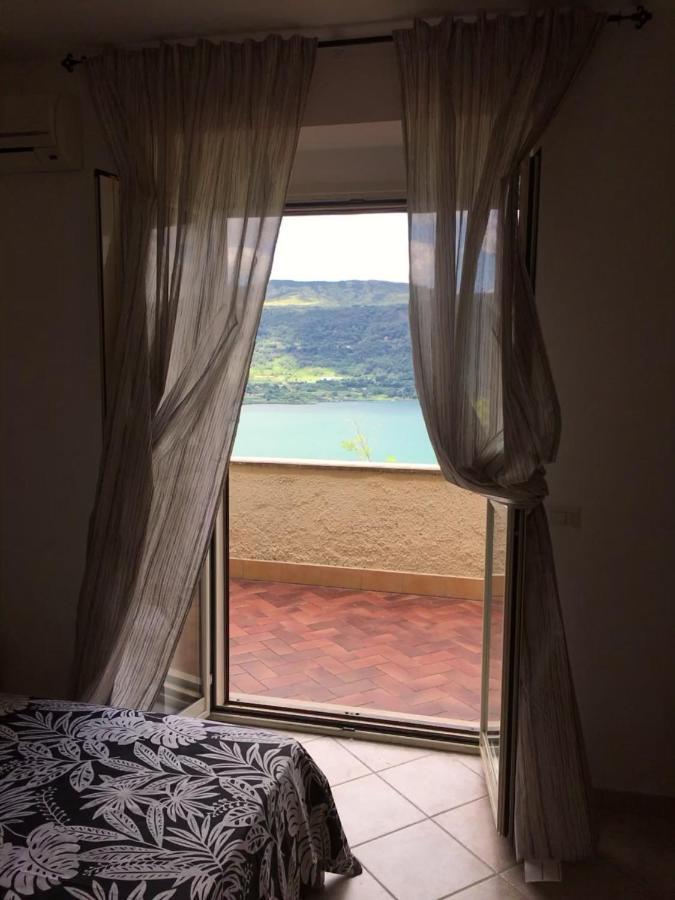 Appartamento Vista Lago Дженцано-ди-Рома Экстерьер фото